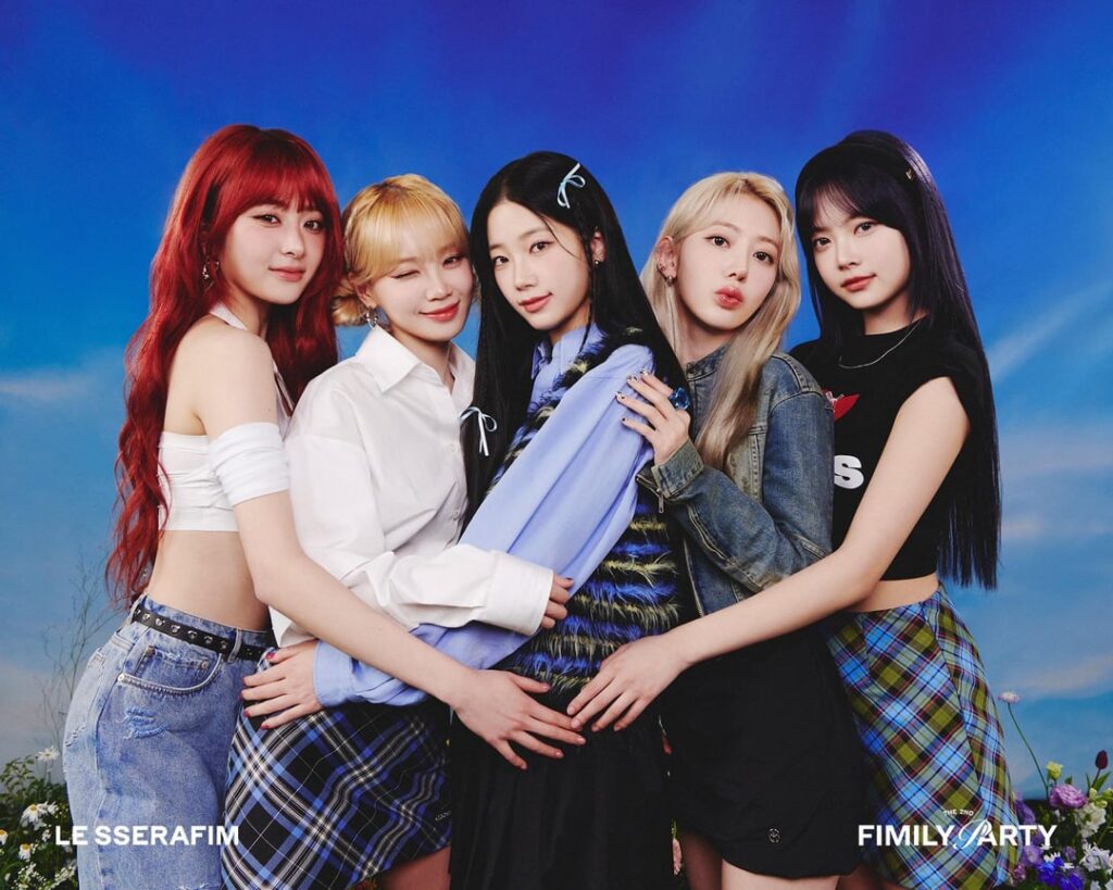 240501 LE SSERAFIM - الحفلة العائلية الثانية (صورة كلية الربيع - مجموعة)