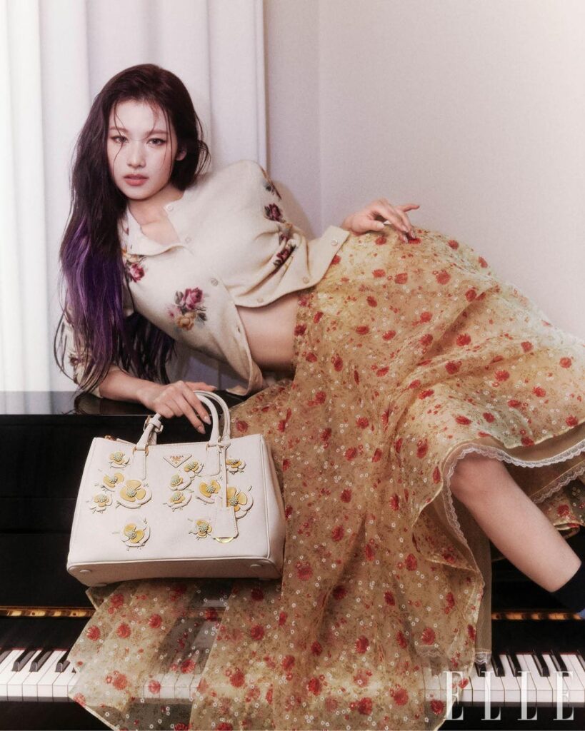 TWICE Sana - ELLE Korea x Prada (إصدار مايو 2024 مصور)