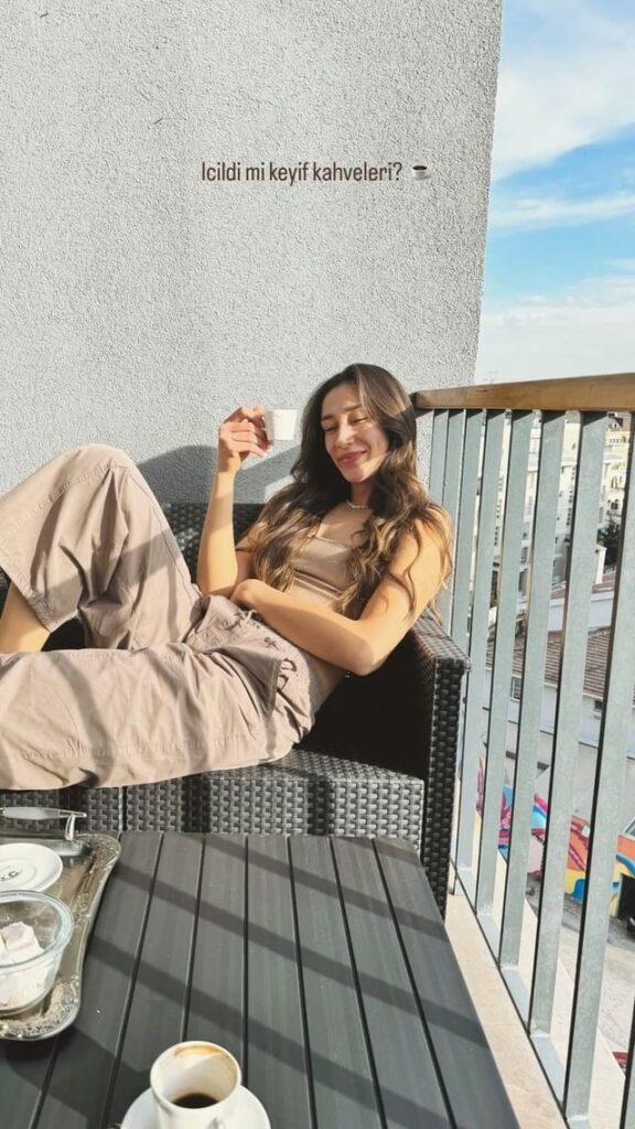 Hande Baladın Mı Zehra Güneş Mi