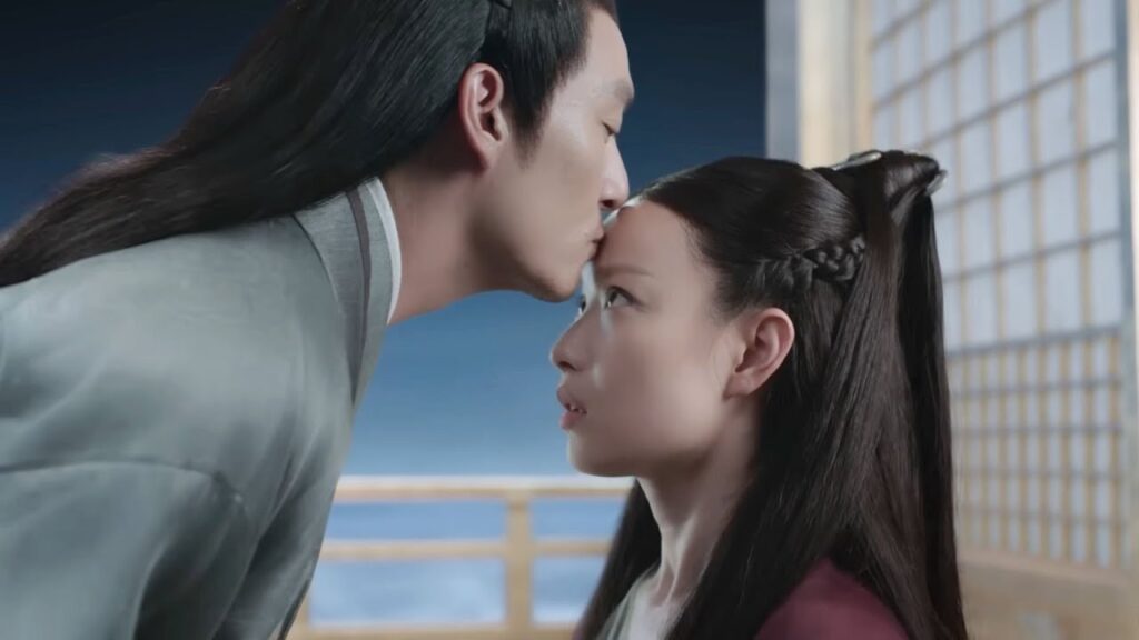 يقضي حبيبها المهرجان برفقتها ويحقق رغبتها في تقبيلها❤️😘مشهد رومانسي من دراما "حب وقدر"