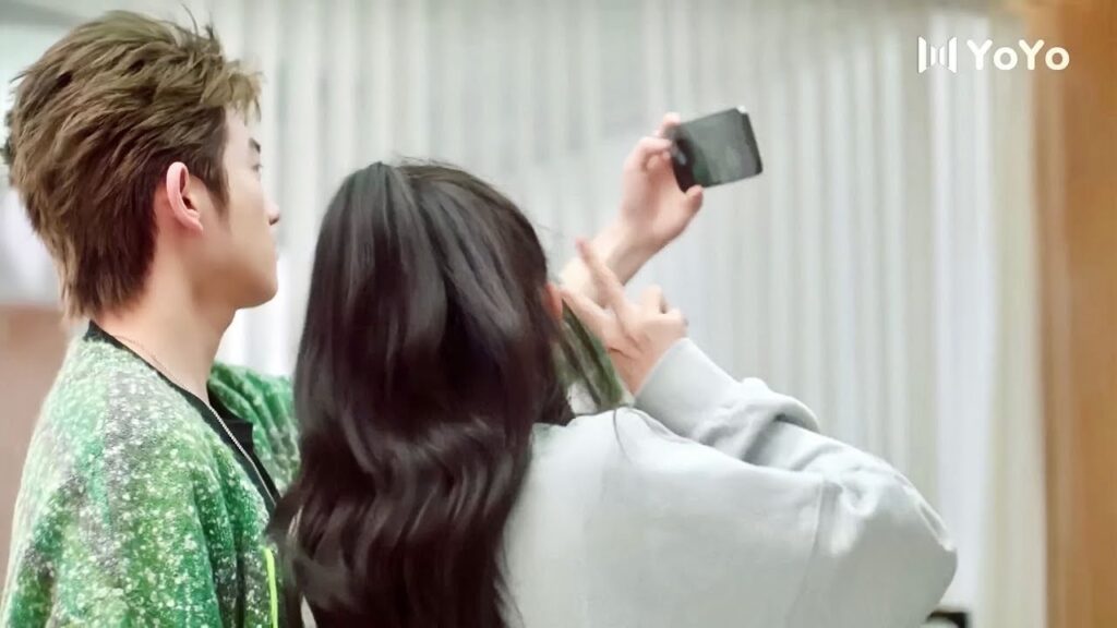 يكره رؤيتها تواعد رجل آخر و لا يتحمل رؤيتهم معاً ( لنتزوج اولاً ) يكره رؤيتها تواعد رجل آخر و لا يتحمل رؤيتهم معاً ( لنتزوج اولاً )