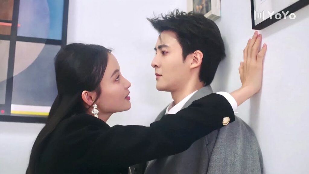 حبيبتـه جريئة تبادر بالتصرفات و تجعلـه يتوتر ويقع في حبها اكثر  ( لنتزوج اولاً )