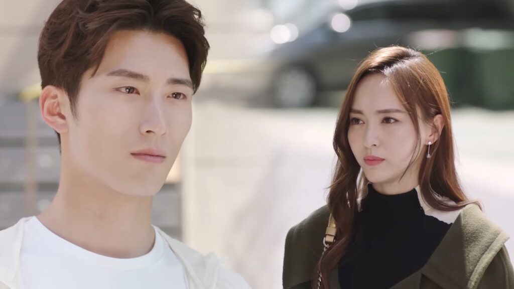 يدعوها لمنزله فترى أنه أبقى على ذكرياتهما ولم ينسى أمرها😌مشهد درامي من "أراك ثانية"