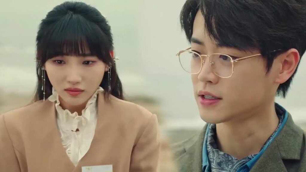 تحاول تخديره لكنـه يكتشف الامر و تقع في مشكلة  ( حب في الفندق )