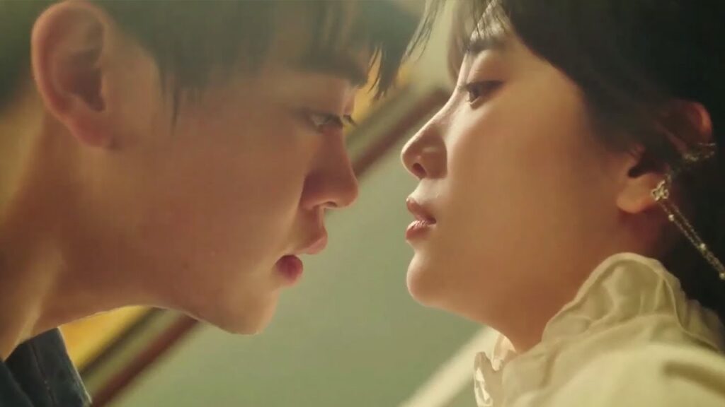 تسحب قميصـه و تطلب منه إلا يكبح نفسـه و يفعل ما يريد معها الليلة ( حب في الفندق )