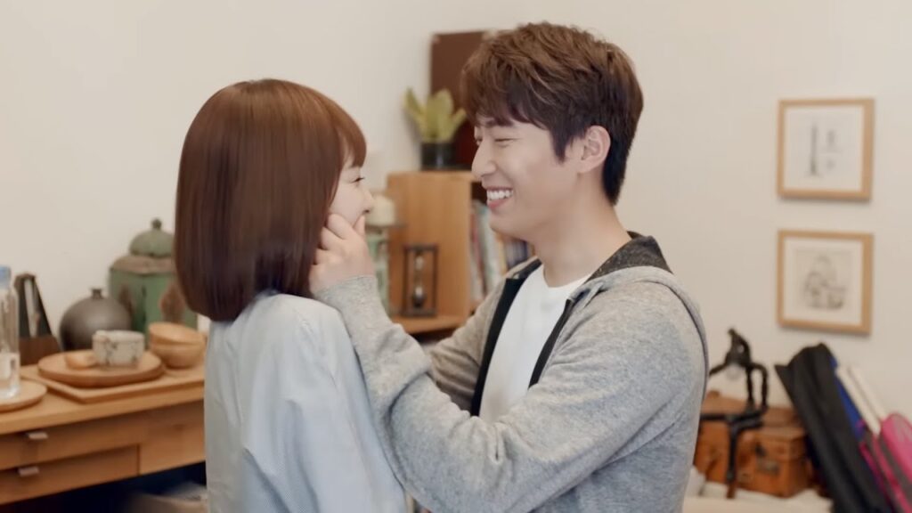 تعود فتاة بالزمن للماضي فتسابقه وتقابل زوجها المستقبلي لتعتني به وتعوضه❤️مشهد رومانسي من"أراك ثانية"