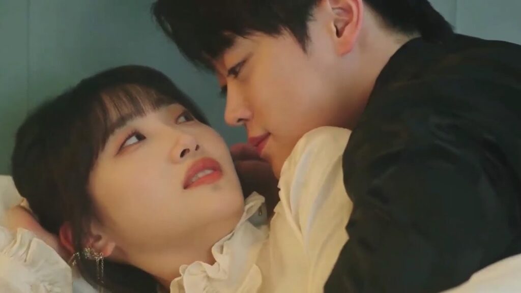 لا تزال  تشعر بالخجل وهي بإحضانـه و بعد ما فعل معها  (  حب في الفندق )