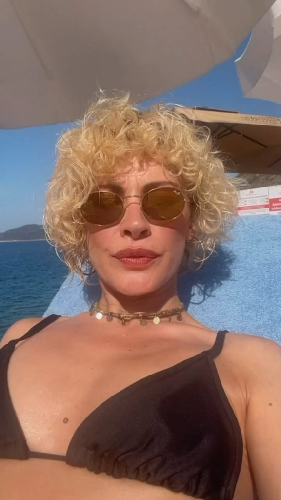 Açelya Topaloğlu Açelya Topaloğlu