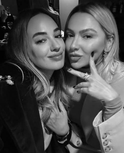 Seda Bakan ile Hadise GAİN’in “Esas Oğlan” dizisinde buluşuyor. 8 bölümden oluşacak dizide iki bekar kadının maceraları ekrana taşınacak.