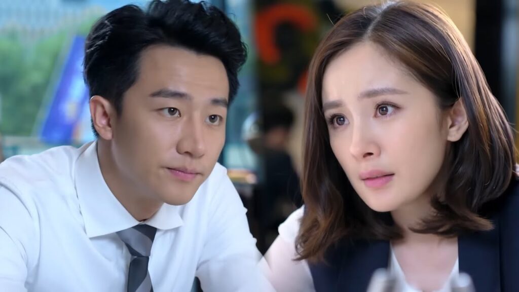 يحبها بعمق وعندما تنفصل عنه بحزم يتجاهل كل كبريائه للتمسك بها💕مشهد من دراما "عزيزي المترجم"