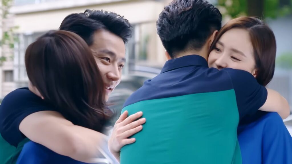 ترفض الزواج منه فيجتهد لكسب المال محاولًا إرضاءها والتقرب منها أكثر😌😌مشهد من دراما "عزيزي المترجم"