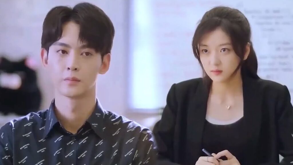 تعود بطلتنا إلى بلدتها وتقبل في وظيفة جديدة إلا أنها تفاجأ أن رئيسها هو حبها الأول😇مشهد من عدنا للحب