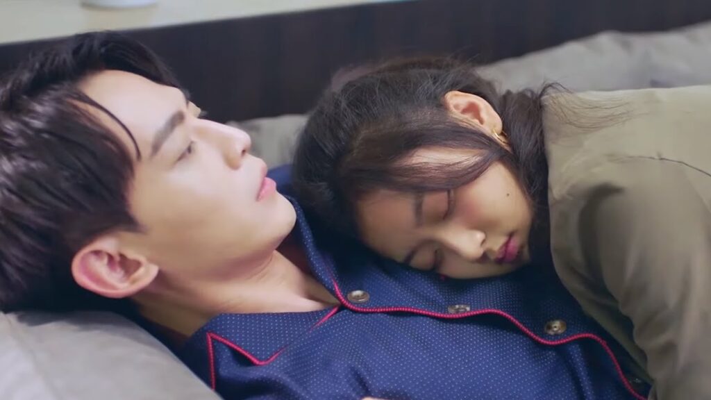 تثمل بطلتنا فتتشبث برئيسها البارد وترفض تركه مبينًا لها أخيرًا مشاعره الحقيقية🤗مشهد من "عدنا للحب"