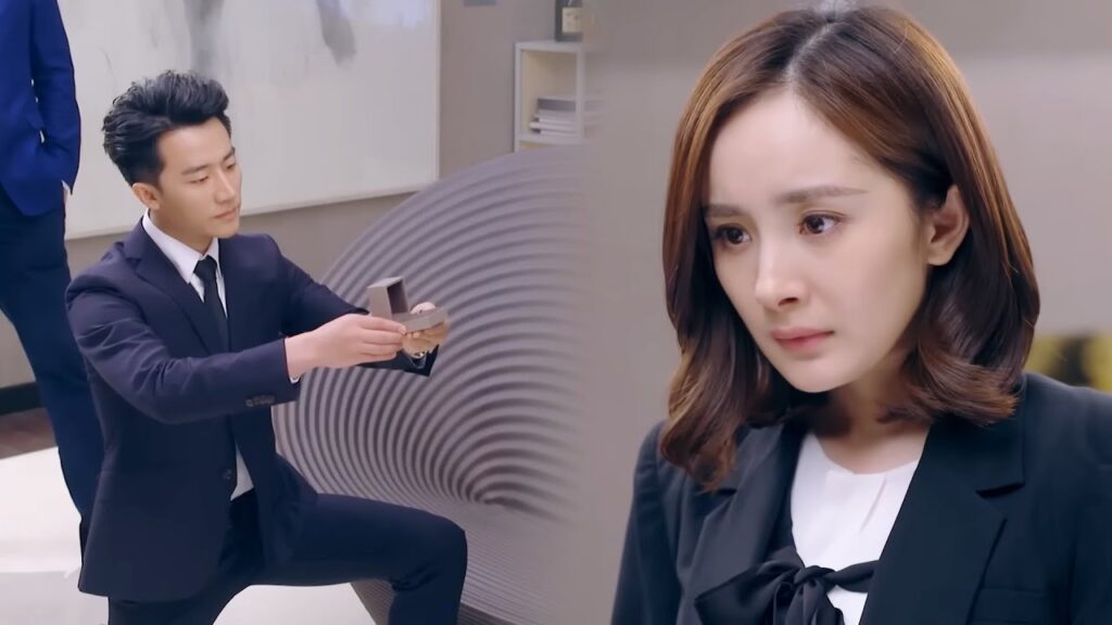 يخطط بعناية لعرض الزواج على حبيبته ولكن لم يكن يتوقع رد فعلها💔مشهد رومانسي من دراما "عزيزي المترجم"