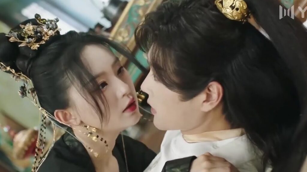 تقع عليـه و تكاد ان تسرق قبـلة منـه  ( حياة مزدوجة)