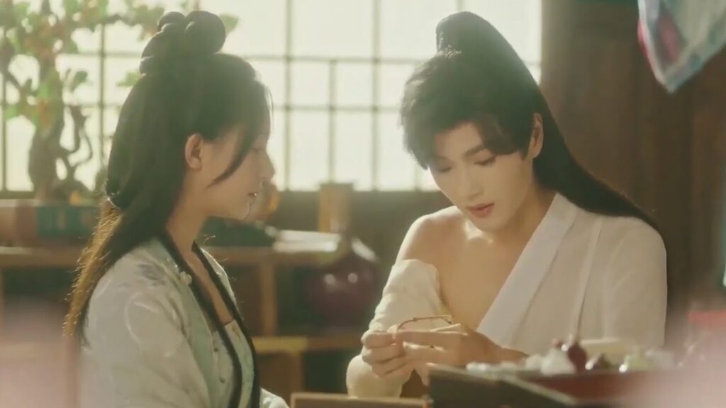 يشعر بالراحة لانها قلقـة عليـه هذا يدل على حبـها لـه  ( حياة مزدوجة )