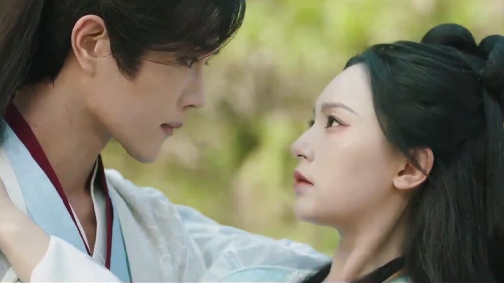 حبيبتـه مقاتلـة لكن عندما تراه تقع لكي يحملها    ( حياة مزدوجة )