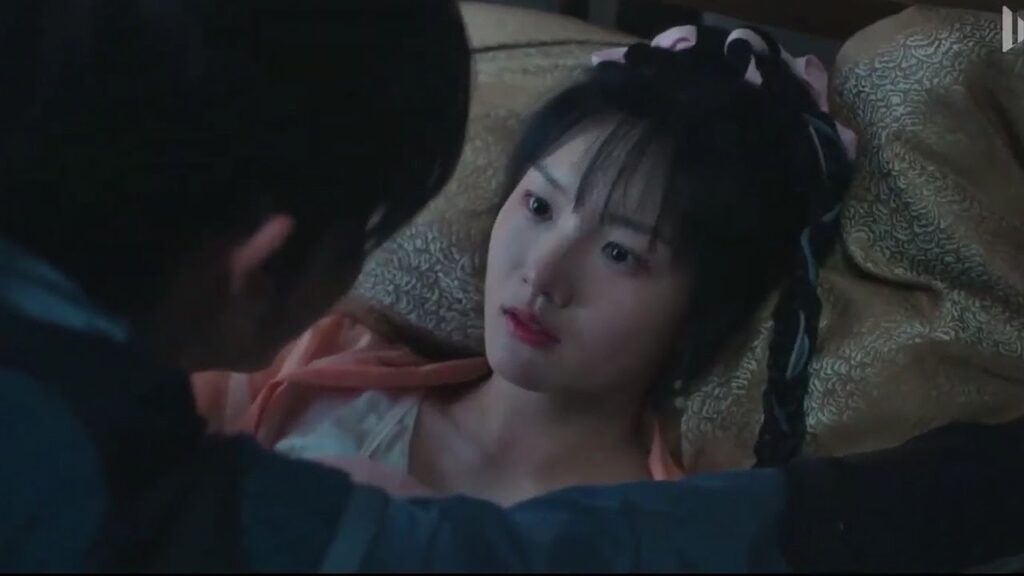 تعطيـه قبـلة مفاجأة لكي تهرب منـه  ( حياة مزدوجة )