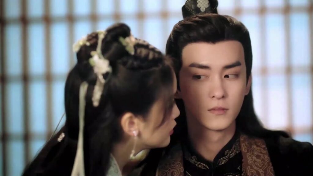 تعطيـه هديـة و تقترب منـه فينظر لها بعيون مليئة بالحب  ( مذكرات جاو جاو )