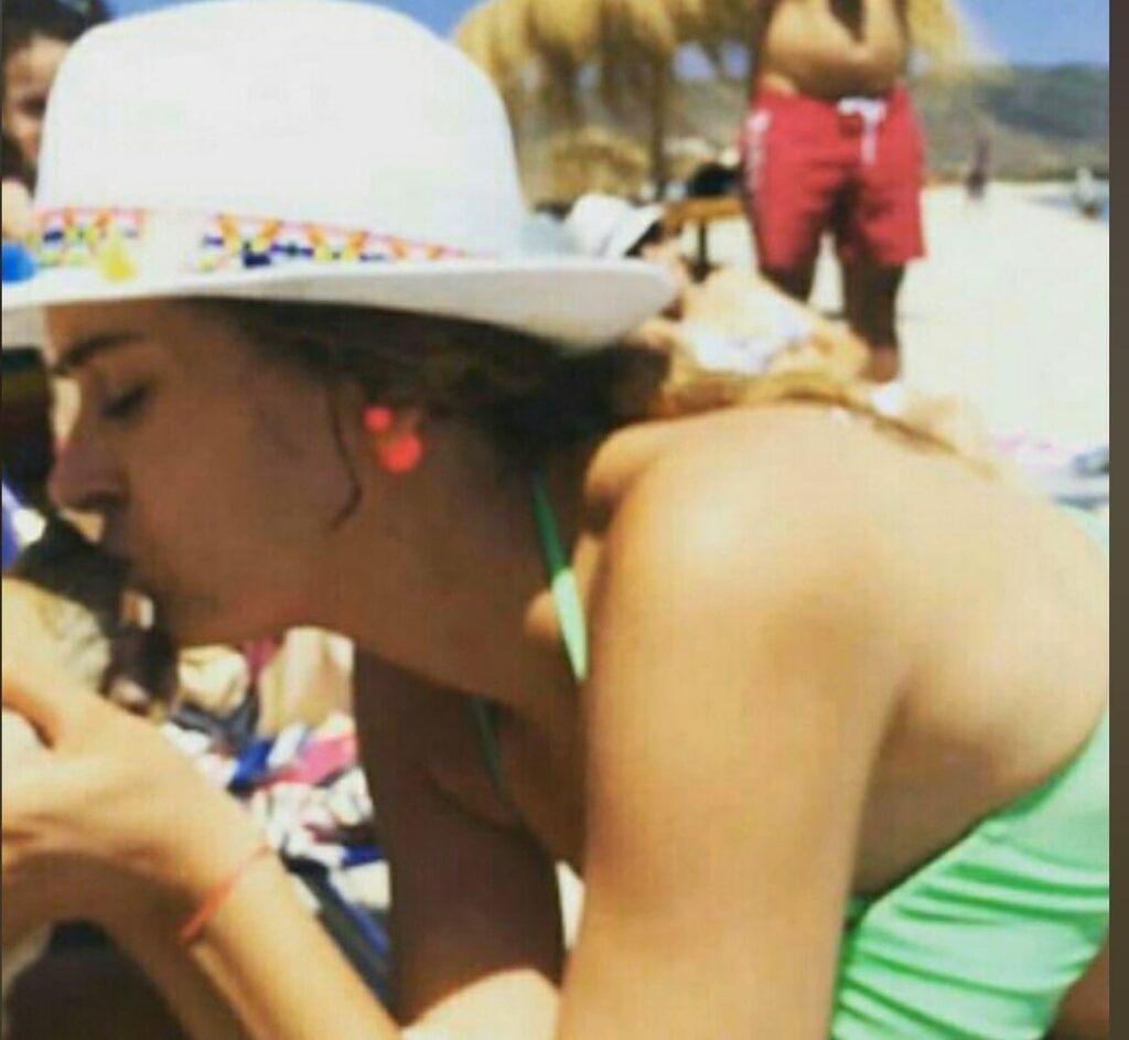 Aicha in bikini is sexy af 🔥🔥🔥🤤🤤