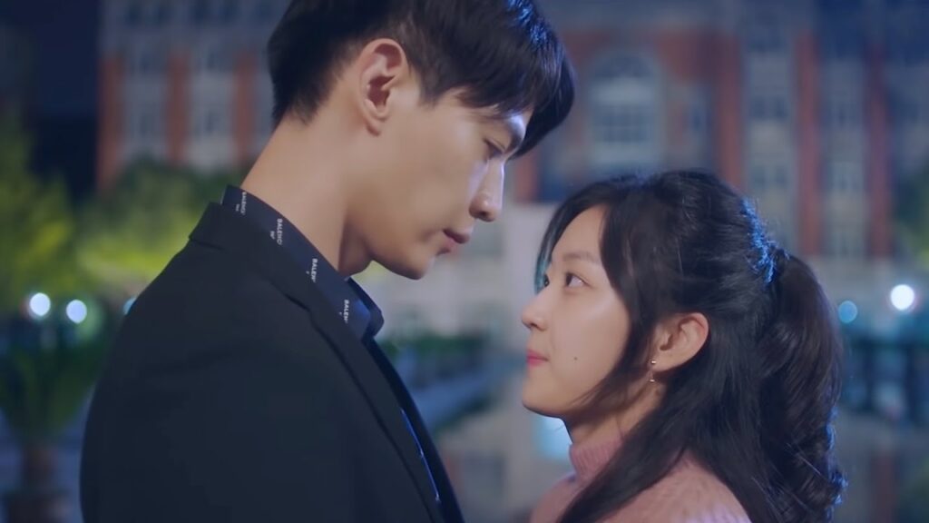 بمجرد اصطحابها لمنزلها يفقتقدها سريعا فيتصل بها للالتقاء ولكنها يتخذان قرارا مهما❤️مشهد من عدنا للحب