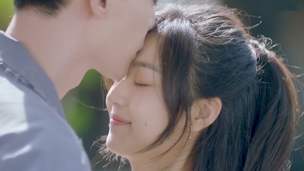 كان يفتقدها كثيرا فيظهر فجأة أمامها كصدفة ليراها ويقضي يوم العطلة برفقتها❤️مشهد رومانسي من عدنا للحب