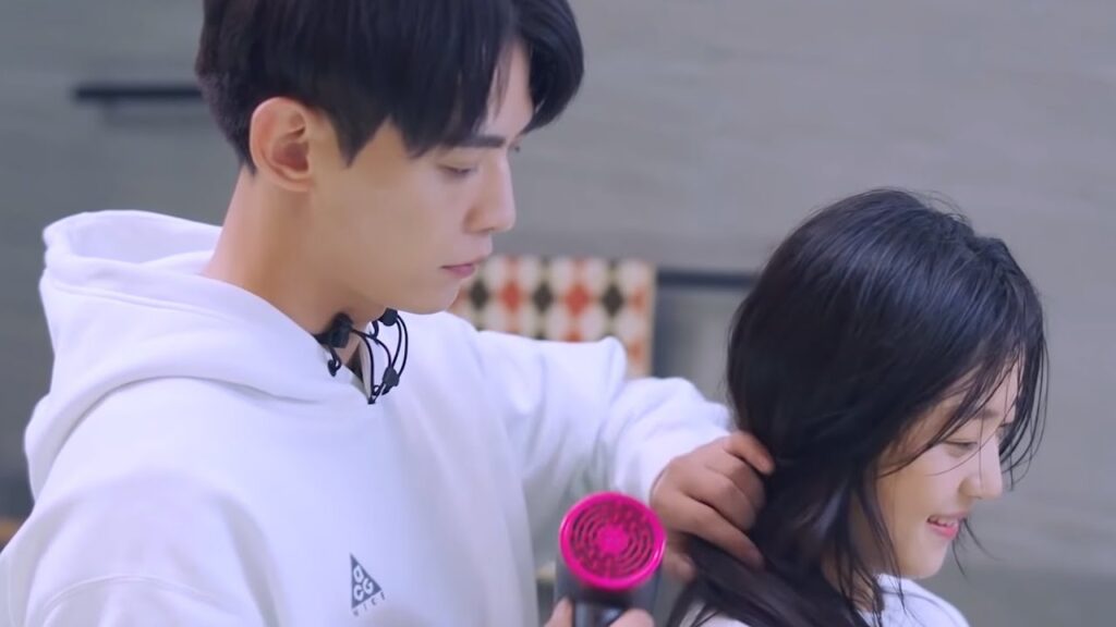 بعد حل سوء الفهم يستعد الرئيس لقضاء أول ليلة مع حبيبته❤️مشهد رومانسي من “عدنا للحب” بعد حل سوء الفهم يستعد الرئيس لقضاء أول ليلة مع حبيبته❤️مشهد رومانسي من "عدنا للحب"