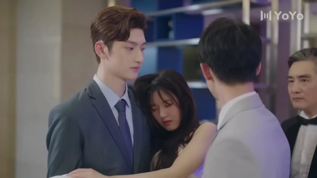 يحملها في احضانـه ويعلن بأنها ملكـه امام الجميـع ( ارجوك اطمئن يا سيد لينغ )