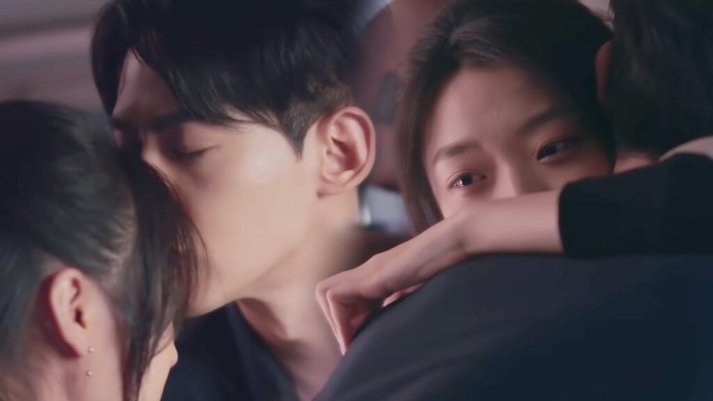 "آسف لأنني تأخرت و‫من الآن سأكون موجودًا لحمايتك"❤️مشهد رومانسي من "عدنا للحب"