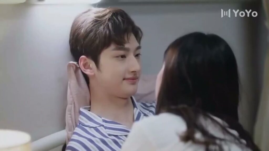 يغمى عليـه بسبب رهاب البحر فتأخذه الى المشفى لكنها خائفـة جدا ( ارجوك اطمئن يا سيد لينغ )