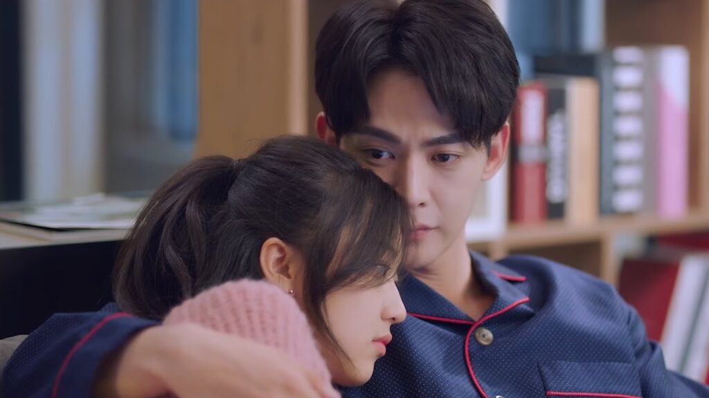 يشعر الرئيس الوسيم بالغيرة والغضب برؤية حبه الأول تواعد رجل آخر أمامه❤️مشهد رومانسي من "عدنا للحب"