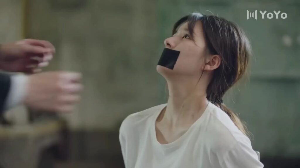 يتم اختطاف حبيبتـه فيأتي لانقاذها لكنـه يأسر معها ( ارجوك اطمئن يا سيد لينغ )