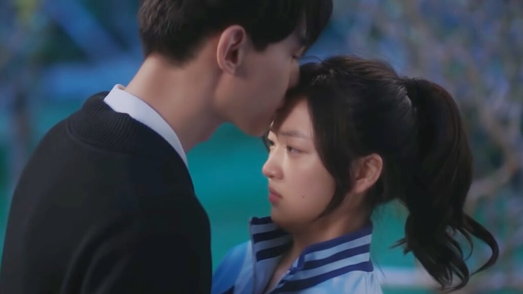 بسماع أن فتاته تعرضت للتحرش وبالرغم من جدالهما يركض إليها ويعانقها ليطمئنها❤️مشهد من "عدنا للحب"