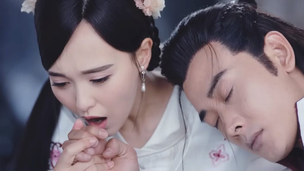 يتعرض للهجوم ويسقط فاقدا للوعي فتقلق أميرته للغاية عليه وتحاول تدفئته❤️مشهد من "الأميرة واي يونغ"