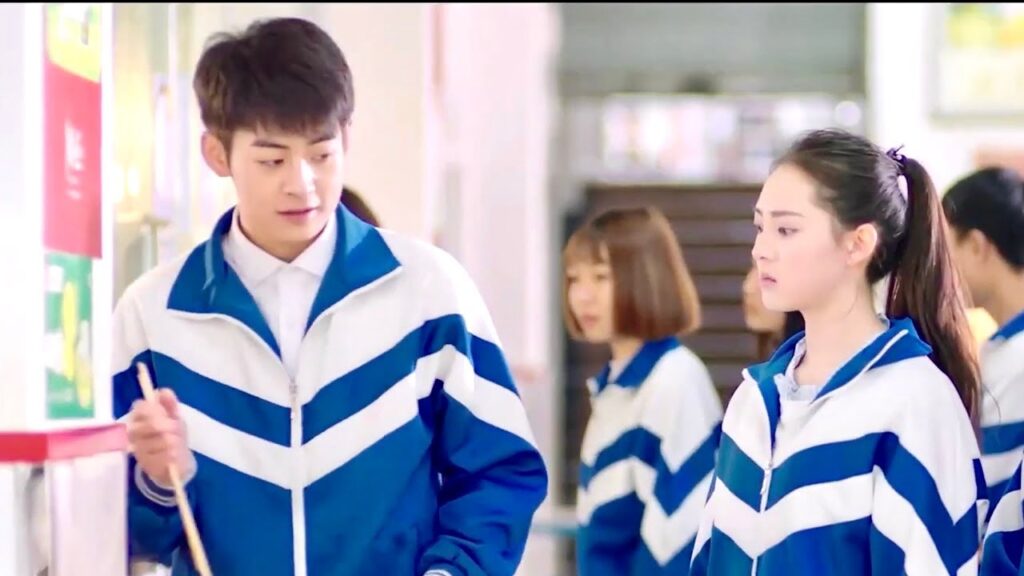 من علامات الحب يترك لها آخر فخذ دجاج في الكافتيريا ( عندما تغيبت عن المدرسة للقائك)