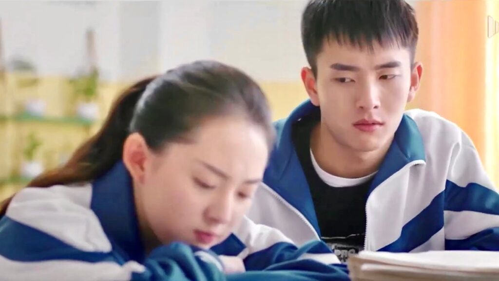 يقلق عليها لانها مريضة وتجلس طوال الوقت في الرحلة (عندما تغيبت عن المدرسة للقائك)