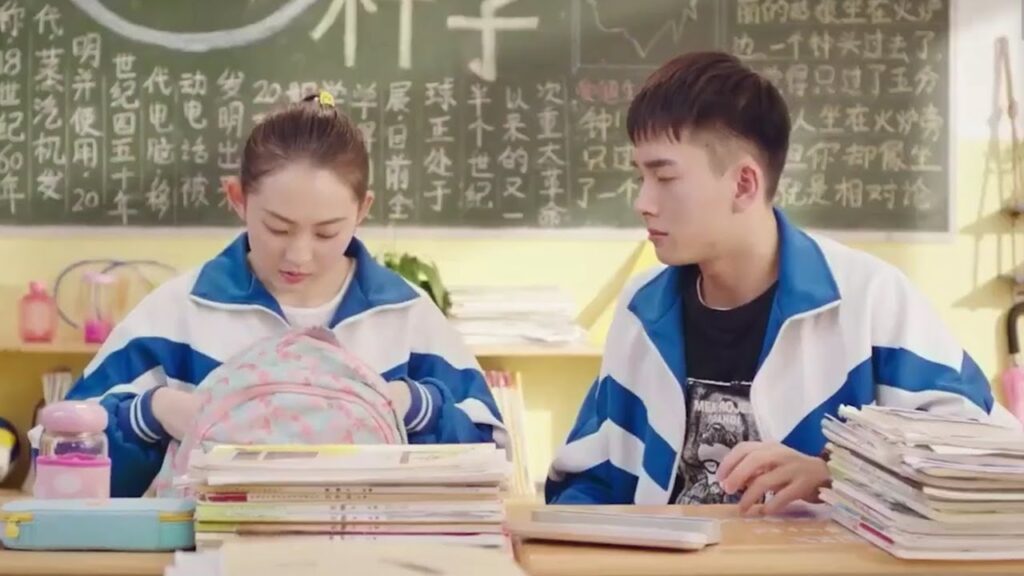 يتفقد حقيبتها و يرى شيء لا يجب ان يراه ( عندما تغيبت عن المدرسة للقائك) يتفقد حقيبتها و يرى شيء لا يجب ان يراه ( عندما تغيبت عن المدرسة للقائك)