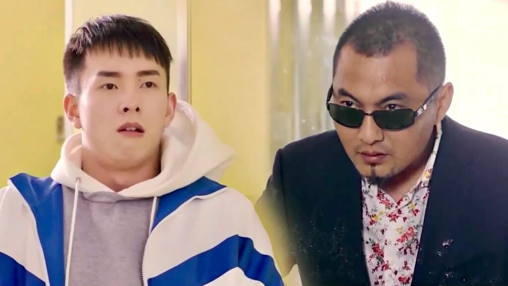 يرمي مياه المرحاض على المديـر (عندما تغيبت عن المدرسة للقائك) يرمي مياه المرحاض على المديـر (عندما تغيبت عن المدرسة للقائك)