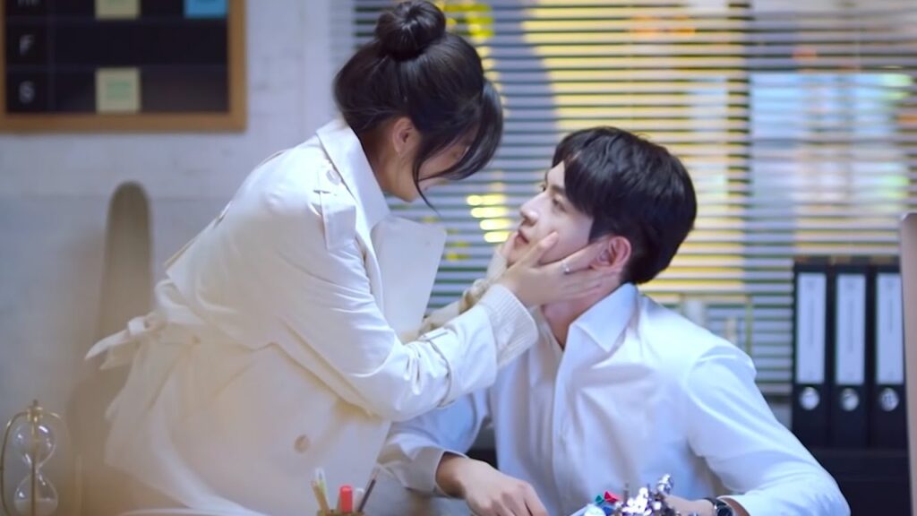 عندما يستيقظ الجميع من نومهم يجدون أن الرئيس المستبد وحبيبته نائمان معًا❤️مشهد رومانسي من عدنا للحب عندما يستيقظ الجميع من نومهم يجدون أن الرئيس المستبد وحبيبته نائمان معًا❤️مشهد رومانسي من عدنا للحب