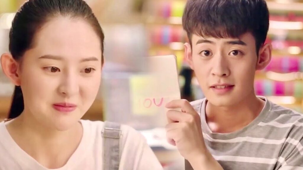 تقول لـه انا احبـك لكنـه يحمر خجلاً و لا يتوقف عن الابتسام (عندما تغيبت عن المدرسة للقائك) تقول لـه انا احبـك لكنـه يحمر خجلاً و لا يتوقف عن الابتسام (عندما تغيبت عن المدرسة للقائك)