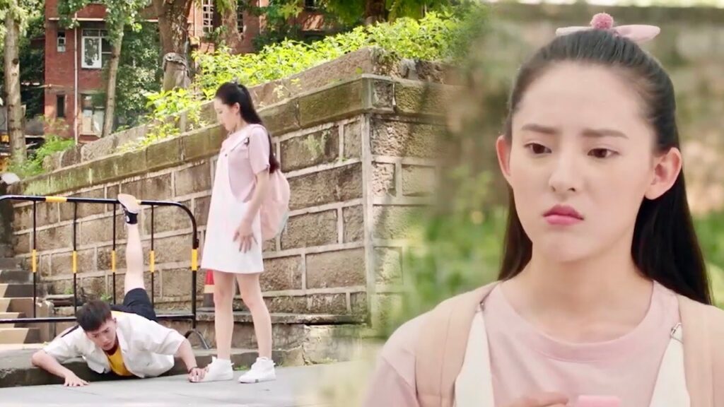 يقع امامـها بطريقة مثيرة للشفقـة و ينحرج (عندما تغيبت عن المدرسة للقائك) يقع امامـها بطريقة مثيرة للشفقـة و ينحرج (عندما تغيبت عن المدرسة للقائك)