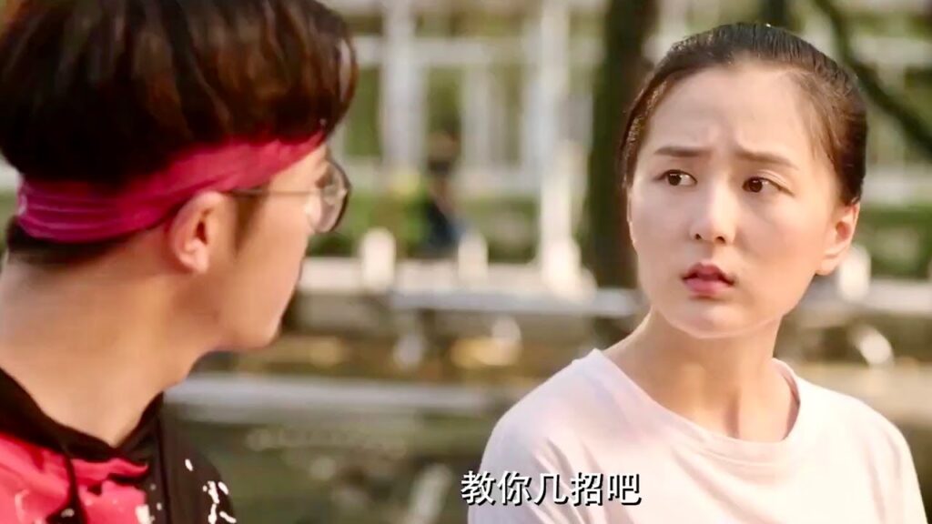 يعلمها فنون القتال فتكسر يده عن طريق الخطأ (عندما تغيبت عن المدرسة للقائك)