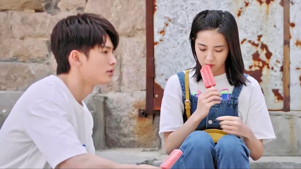 حبيبتـه تسرق طعام الطفلة و تجعلها تبكي   (رومانسيتي الاولى/ YOUKU   ( First Romance