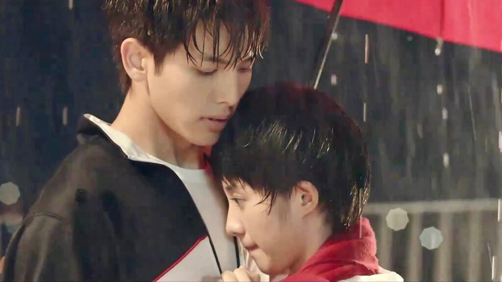 تخاف من صوت الرعد فتعانقـه بقـوة (رومانسيتي الاولى/ YOUKU   ( First Romance