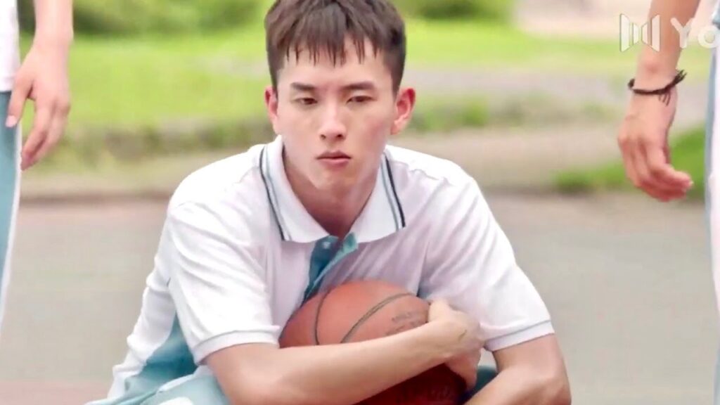 يريد ان يفوز عليه مقابل ان يبتعد عن الفتاة التي يحبها (عندما تغيبت عن المدرسة للقائك)