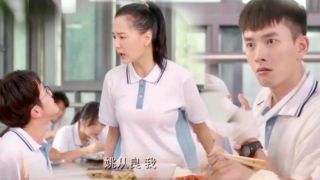 يكتشف بأن صديقه المقرب يواعد زميلتهم في الصف (عندما تغيبت عن المدرسة للقائك)