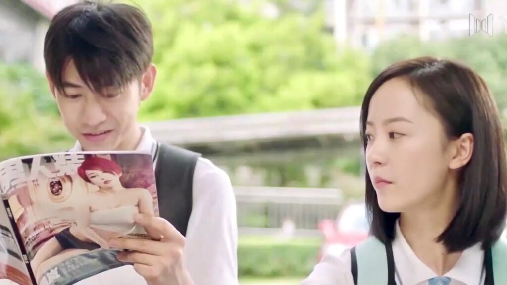 تأخذ عليه نظرة سيئة برؤيتـه يقرأ هذه المجلة(عندما تغيبت عن المدرسة للقائك)