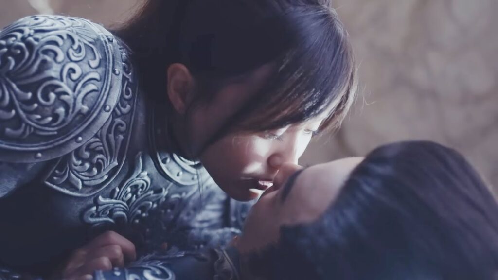 يُلدغ الأمير من ثعبان فتعتني به الأميرة كما تطعمه الدواء مباشرة بفمها❤️مشهد من "الأميرة واي يونغ"