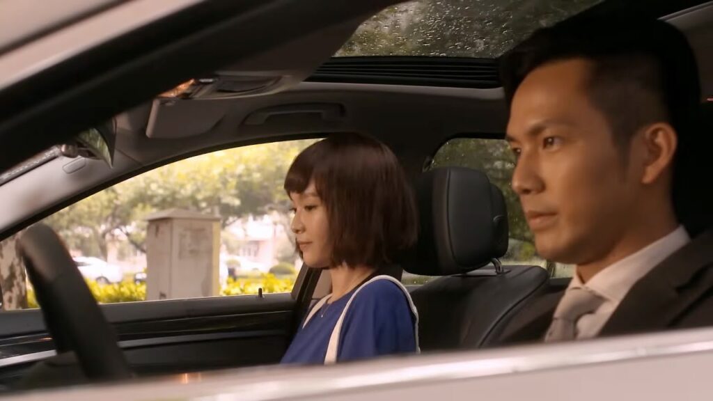 كانت بطلتنا تائهة في ذكرياتها وضلت الطريق عندما وجدها البطلة واصطحبها برفقته! مشهد من “إشراقتي” كانت بطلتنا تائهة في ذكرياتها وضلت الطريق عندما وجدها البطلة واصطحبها برفقته! مشهد من "إشراقتي"