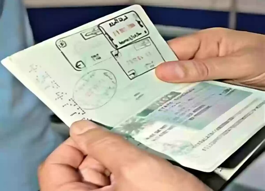 السعودية تفتح باب العمل للأجانب بتأشيرة جديدة مجانية.. تعرف على المزايا السعودية تفتح باب العمل للأجانب بتأشيرة جديدة مجانية.. تعرف على المزايا